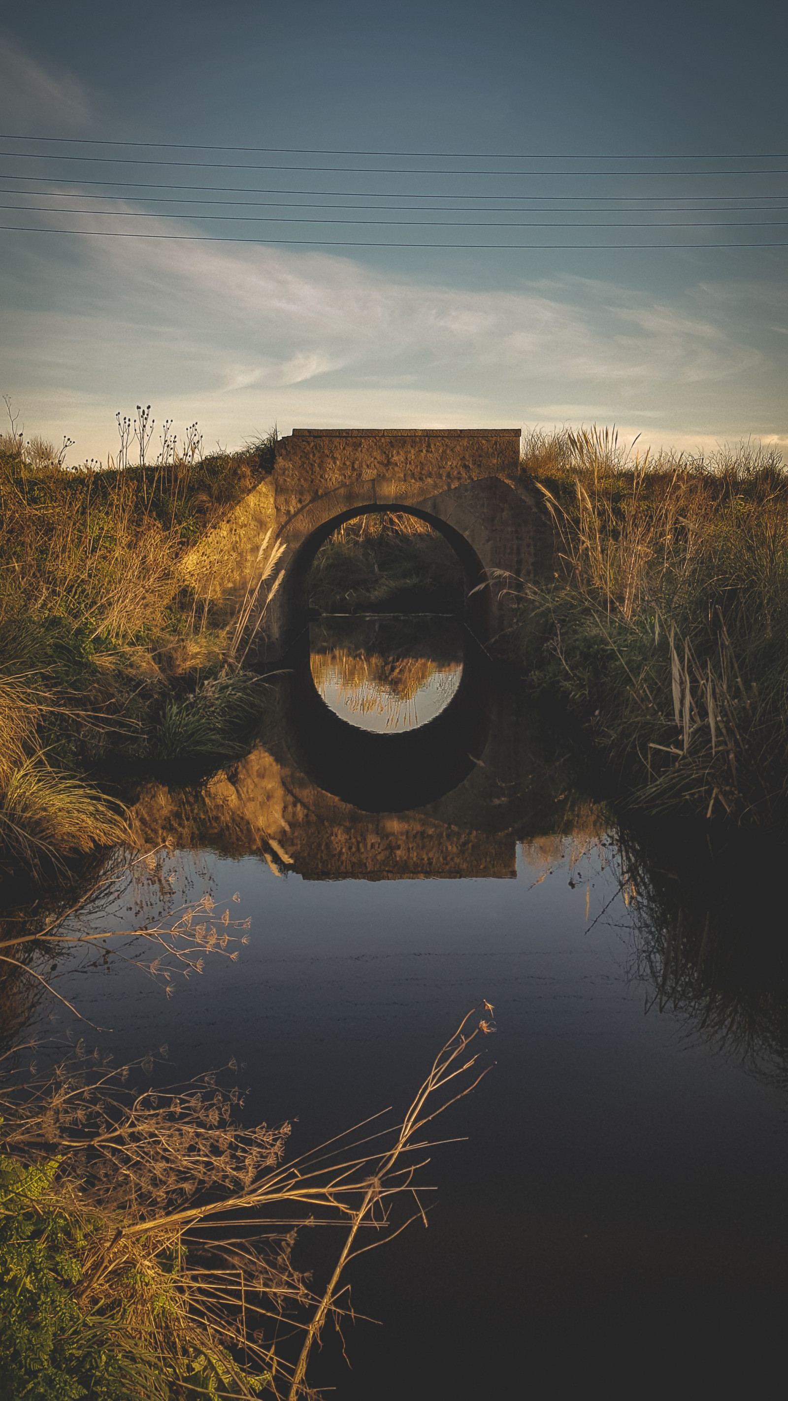 Wasser, Wolke, Himmel, Wasservorräte, Pflanze, Natural landscape, Holz, Sonnenlicht, Wasserlauf, Bank, Gras, Landschaft, Horizont, ländliches Gebiet, See, Wasserweg, Tints and shades, Grasfamilie, Brücke, Wiese, Symmetrie, ruhig, riparian zone, Feuchtgebiet, Kreis, Winter, Sonnenuntergang, Bogenbrücke, Reservoir, Betrachtung, Sumpf, Bogen, Abend, Kanal, visual arts, Rock, Kanal, Tierwelt, See, Moor, Dämmerung, Teich, tidal marsh, Fen, Aquädukt, Bach, Schatten, Überschwemmung, Freshwater marsh, Stillleben Fotografie, Fluss, Herbst