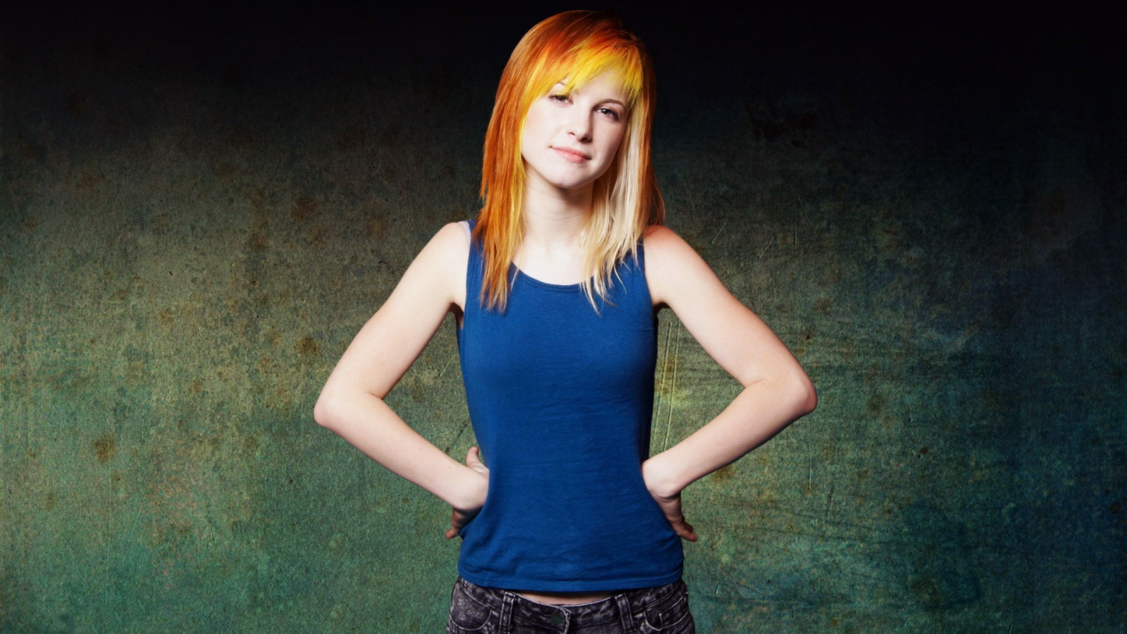 Kvinder, rødhåret, model, portræt, rød, fotografering, berømthed, sanger, kjole, blå, bånd, mode, hår, Hayley Williams, emotion, Person, Paramore, farve, pige, skønhed, øje, kvinde, hånd, dame, fotografi, mørke, Følelse, portrætfotografering, Photo shoot, nøgenmodel, menneskelige legeme