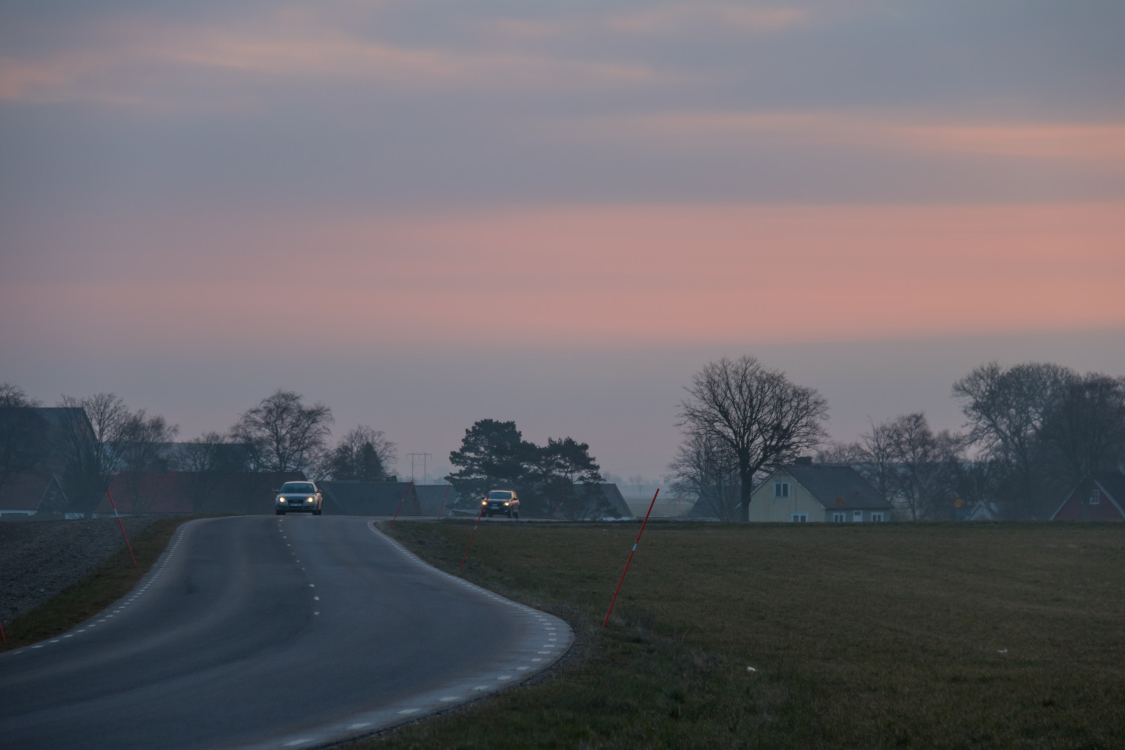 slunečnímu záření, krajina, západ slunce, kopec, auto, nebe, pole, silnice, svítání, večer, ráno, mlha, horizont, Dálnice, soumrak, mrak, mlha, počasí, svítání, nebe, venkov, landsbygd, bil, soluppg ng, s dersl tt, landskap, gryning, morgon, VAG, venkov, atmosférický jev, Atmosféra Země, road trip