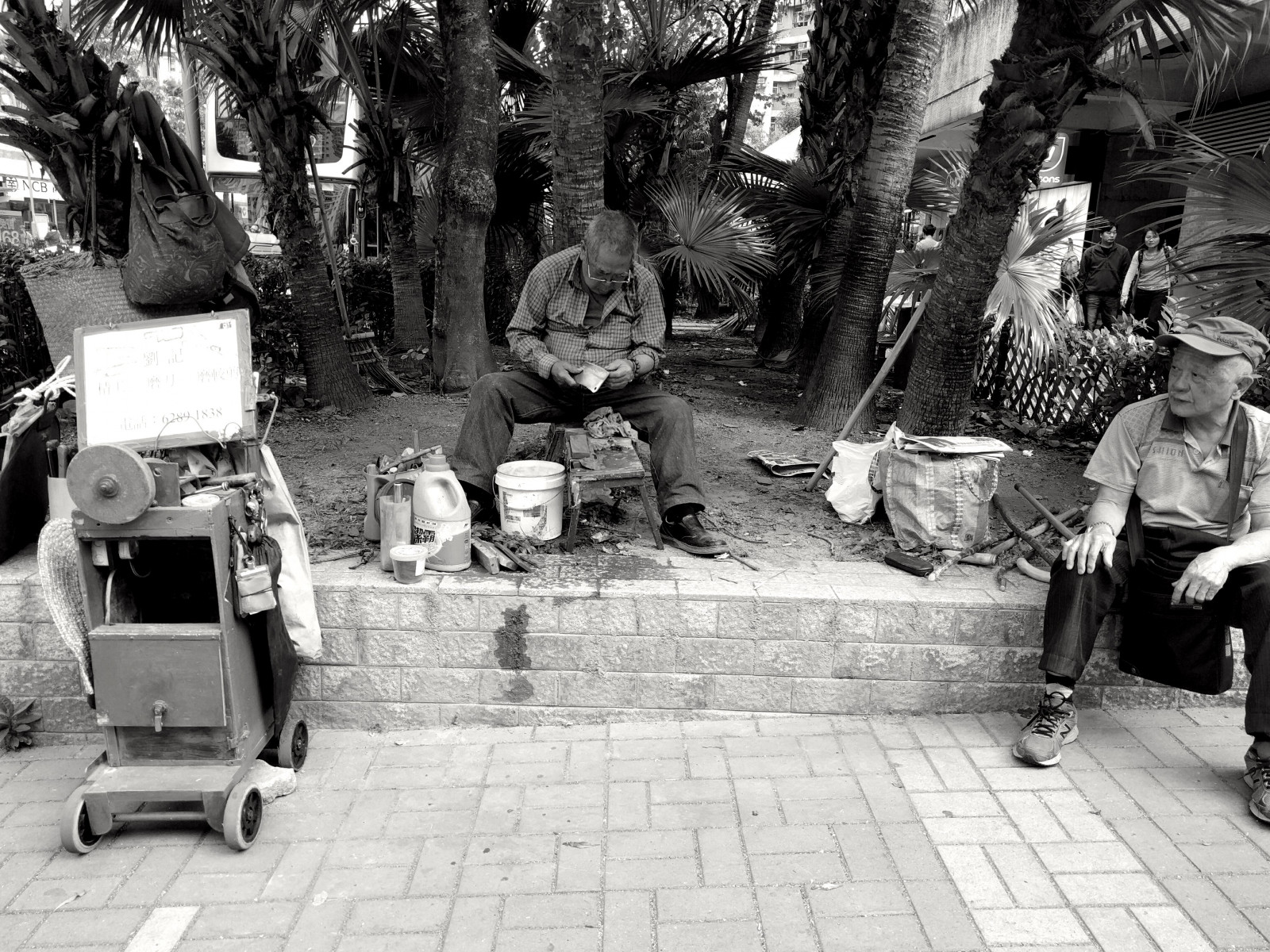 kameratelefon, gammel, mand, herrer, mobil, hongkong, Asien, kniv, streetphotography, gå i stå, Taipo, skarphed, smartography, nexus6p