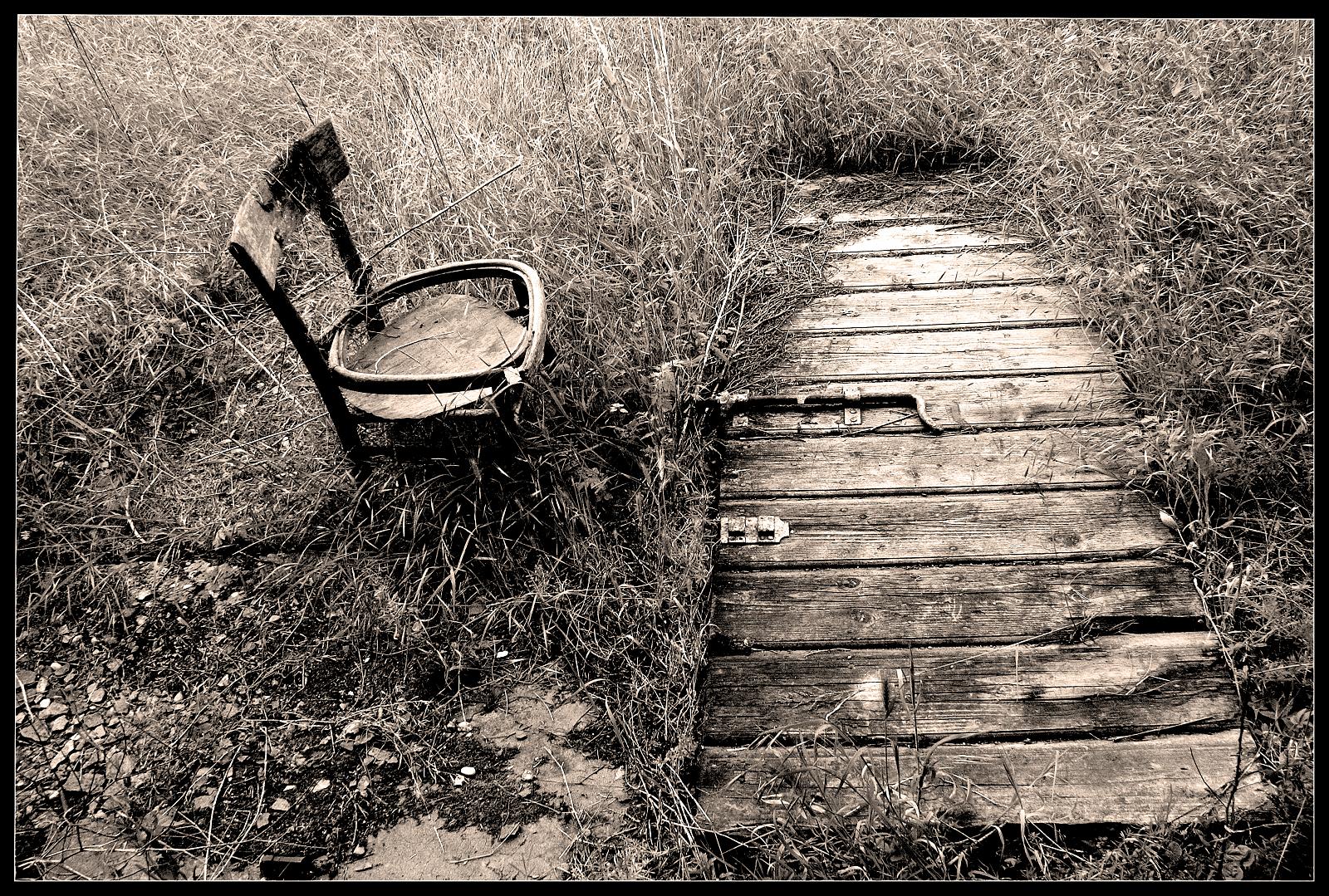 แนวนอน, ขาวดำ, อิตาลี, น้ำ, หญ้า, การถ่ายภาพ, ไม้, เก้าอี้, ซีเปีย, พื้นผิว, ประตู, ต้นไม้, อิตาลี, anawesomeshot, การละทิ้ง, porta, ดิน, ละเลย, ดำและขาว, ถ่ายภาพขาวดำ, ถ่ายภาพนิ่ง, abbandono, abbandonata, Legno, sedia, Aguandalini, stock photography, visual arts