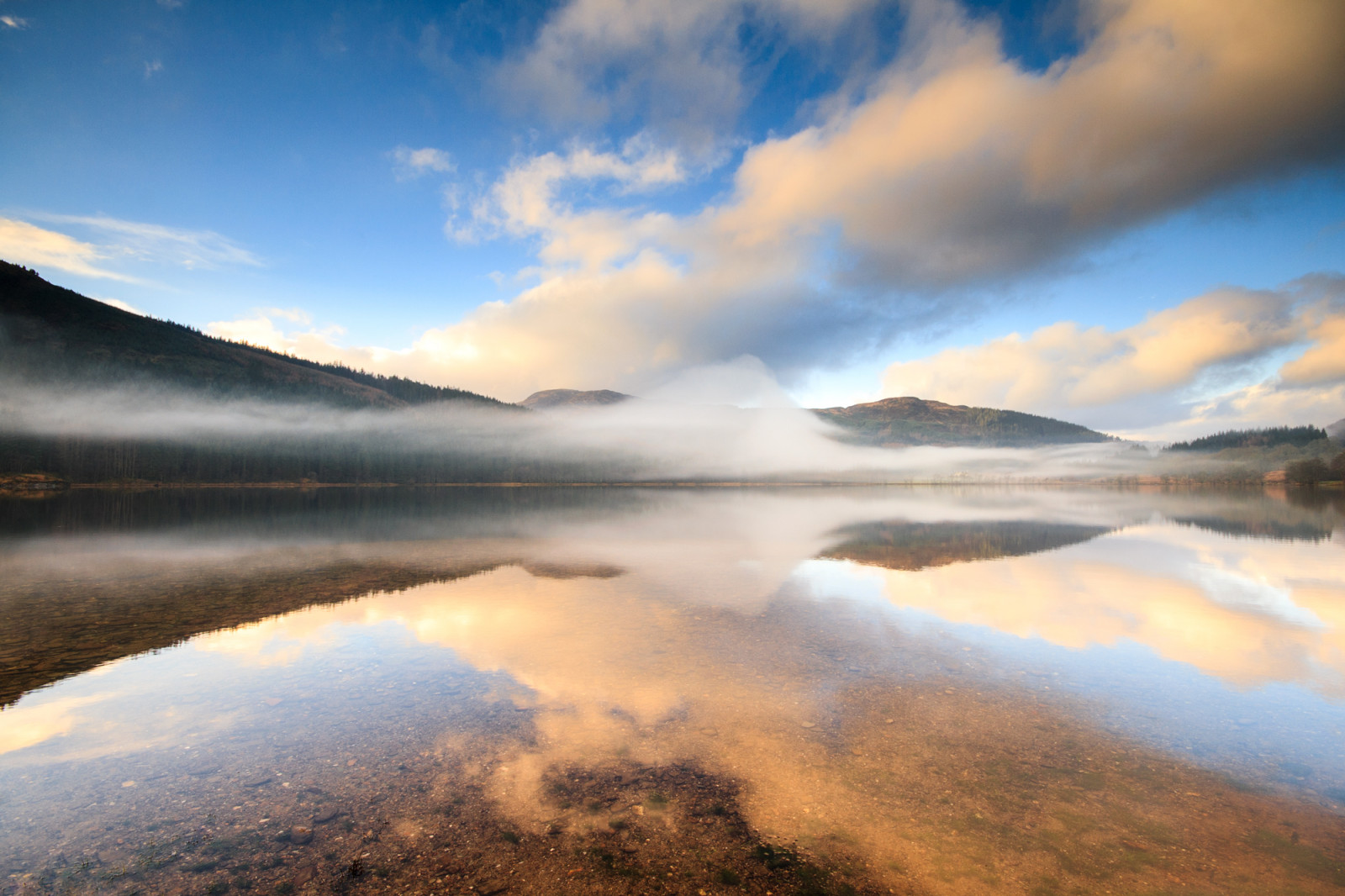 slunečnímu záření, krajina, západ slunce, moře, kopec, jezero, Příroda, odraz, nebe, sníh, svítání, večer, ráno, mlha, atmosféra, divočina, soumrak, mrak, mlha, hora, počasí, svítání, nádrž, lochard, jezero, atmosférický jev, horských reliéf, meteorologický jev, Chon, Aberfoyle
