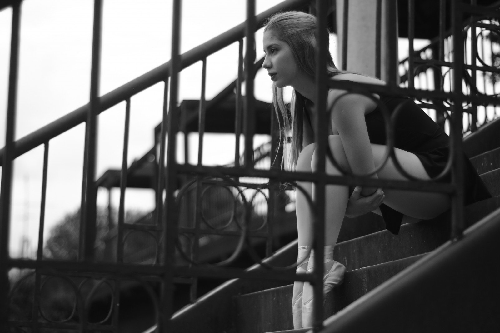 hsoberon, endorinc, hernansoberon, sort og hvid, portræt, suburbia, gade, streetphotography, norebos, canon70d, nikkor50mm, F18, ballet, danser, blancoynegro, Bailarina, Medellin, puentedelosgatos, Mirada, tranquilidad, monocromatica, abrazo, Felicidad, thinkingahead, bud, ro