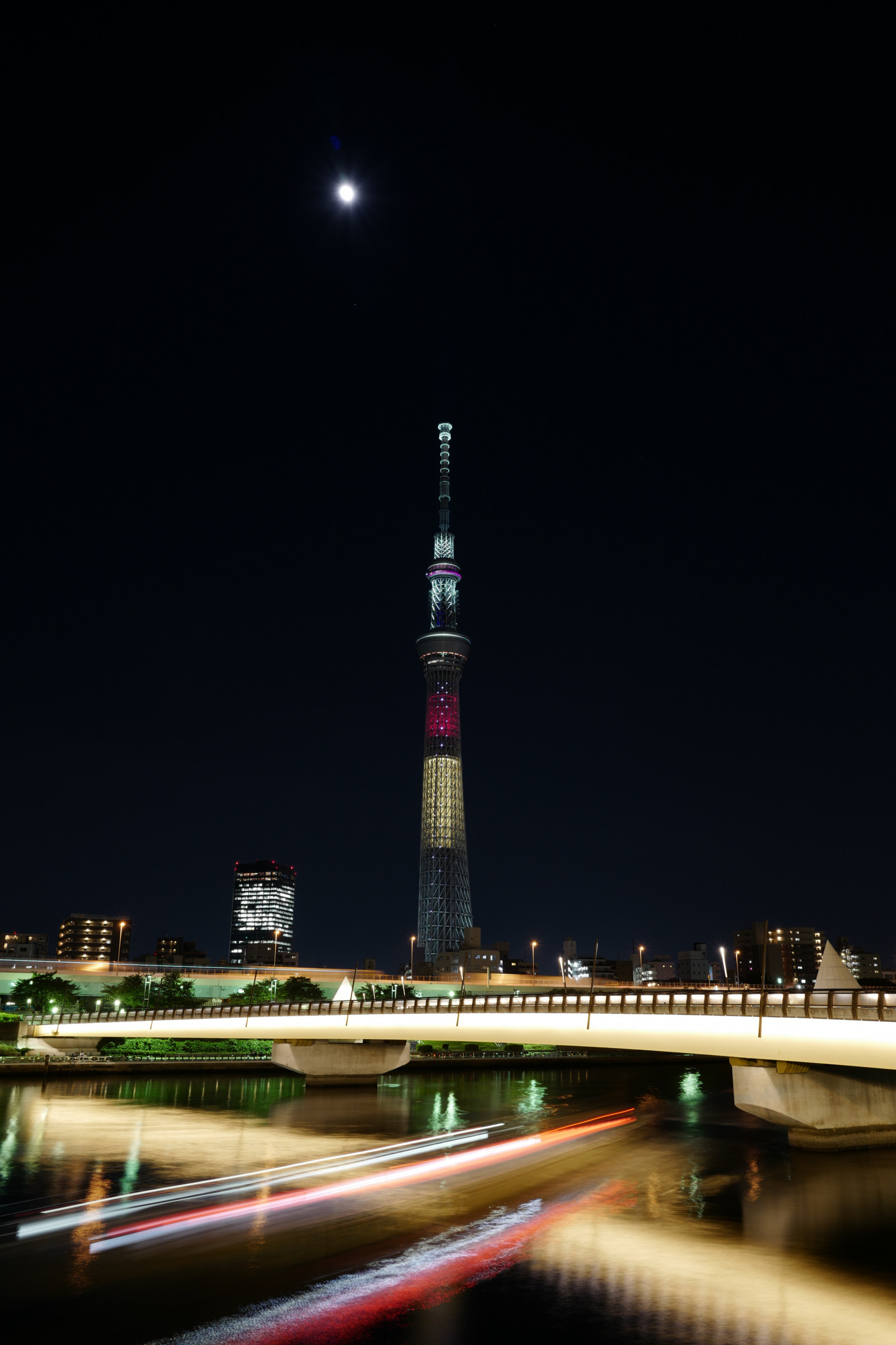 Japonsko, město, panoráma města, noc, architektura, odraz, panoráma, mrakodrap, večer, věž, most, soumrak, Belgie, Leica, Tokio, jp, Skytree, světlo, osvětlené, osvětlení, tma, mezník, Tokyo Sky Tree, summilux, leicaq, summilux1728, q, 1728, belgický, Atmosféra Země