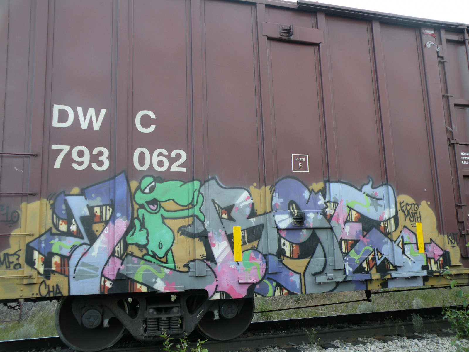 Wallpaper : vehicle, train, bench, graffiti, street art, cargo, locomotive, ART, track, graff 