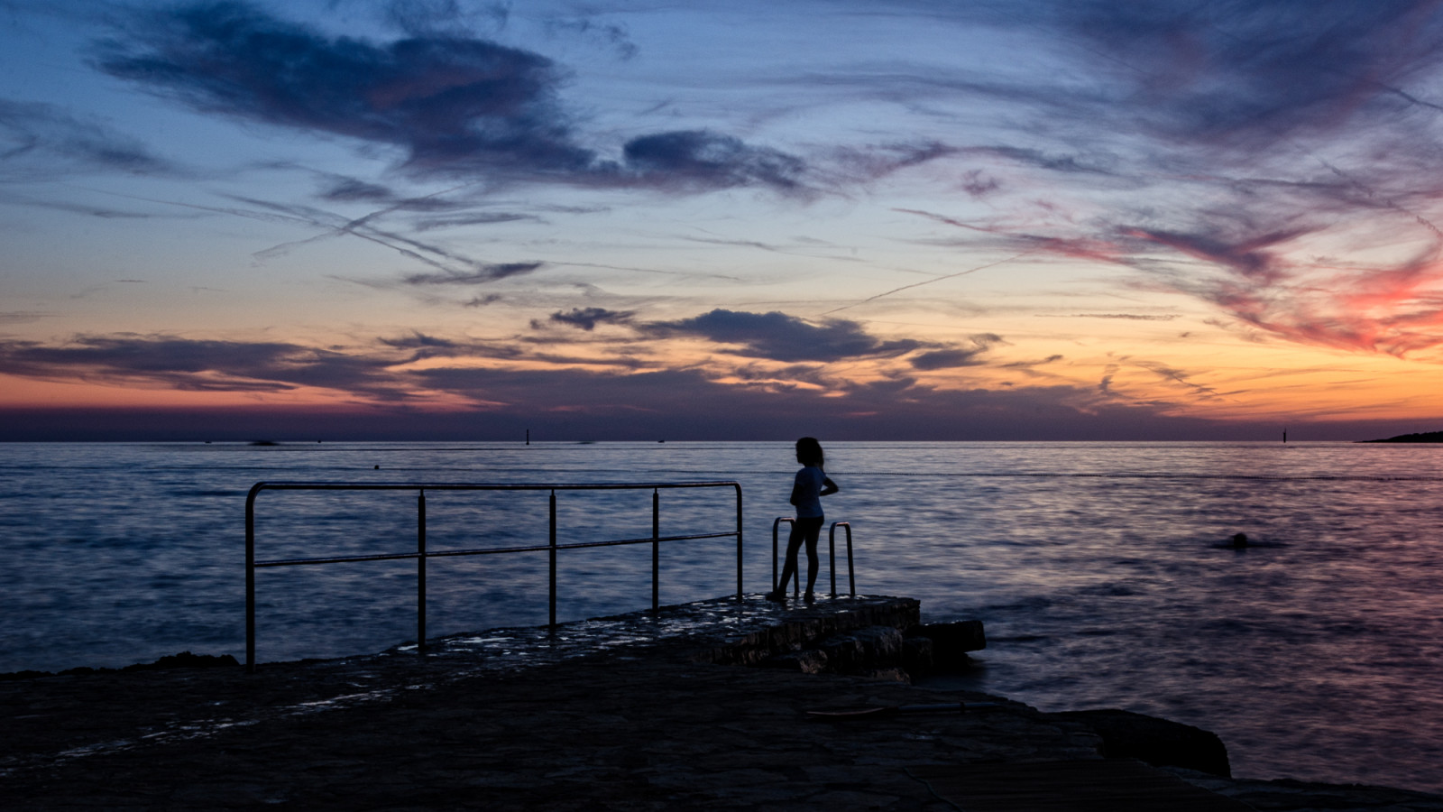západ slunce, sonnenuntergang, meer, moře, dívka, Madchen, silueta, mraky, mraky, nebe, nebe, gegenlicht, podsvícení, Nikon, večer, wasser, Chorvatsko, licht, D7000, kroatien, voda, světlo, abend
