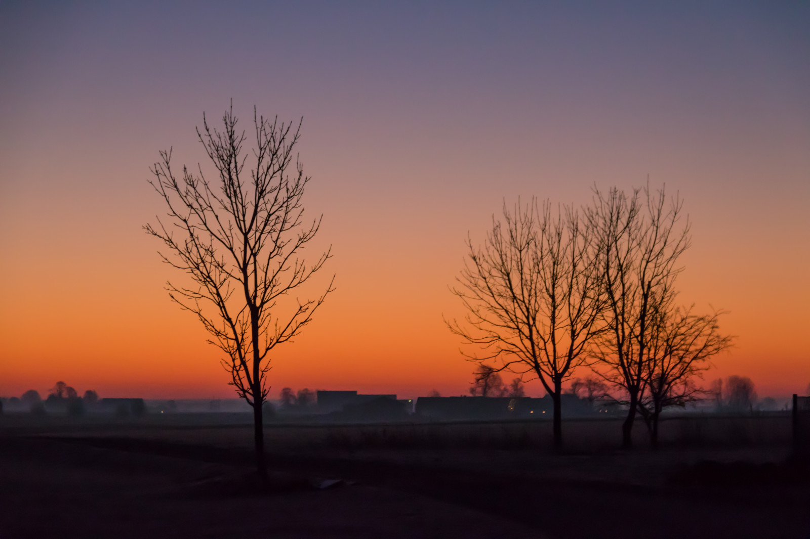 krajina, západ slunce, nebe, pole, svítání, večer, ráno, slunce, horizont, atmosféra, soumrak, slunce, mrak, strom, svítání, nebe, venkov, landsbygd, soluppg ng, landskap, gryning, morgon, prérie, atmosférický jev, odlesk, dřevina, červená obloha v dopoledních hodinách