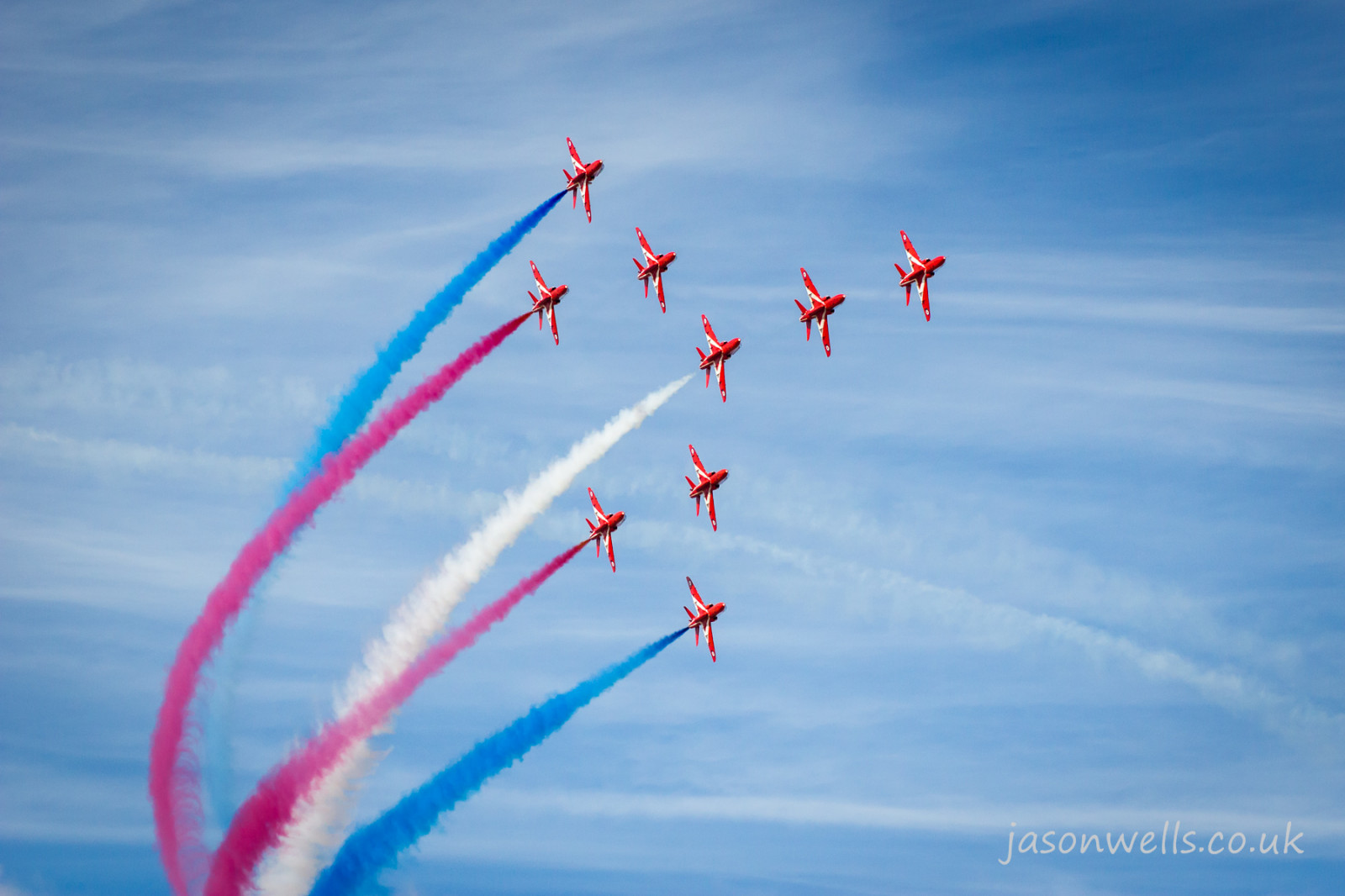 Red Color Flight Wallpaper : blue, red, England, sky, white, colour, plane, Canon ...