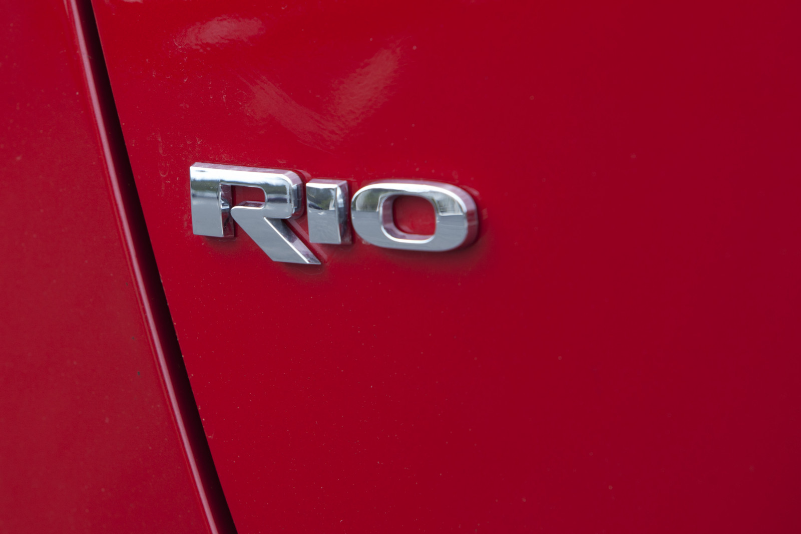 bil, rød, køretøj, tekst, 2013, Kia, netcarshow, netcar, bil billeder, bil foto, Rio, hjul, symbol, emblem, nummer, automotive exterior, bil make, skrifttype, kofanger, nummerplade