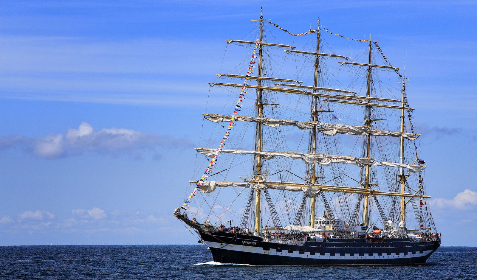 loď, loď, plachetnice, moře, nebe, uklidnit, letní, kůra, plachtění, Kruzenshtern, Brigantine, oceán, jachta, Rostock, plavidlo, kanál, stožár, plachetnice, warnem NDE, Schiff, barque, plachta, Klipr, Ostsee, wasser, letní, meer, Baltské moře, east Indiaman, plné zmanipulované loď, fluyt, fregata, Carrack, loď linky, galéra, lehká loď, briga, vlajková loď, manila galéra, vysoká loď, šalupy války, škuner, dechař, hansesail, Barquentine, segelschiff, plachetnice, školní loď, galeas, Čtyři maso, Krusenstern, Segelschulschiff, Viermaststahlbark, baltimore clipper, first rate, steam frigate, victory ship, ship replica