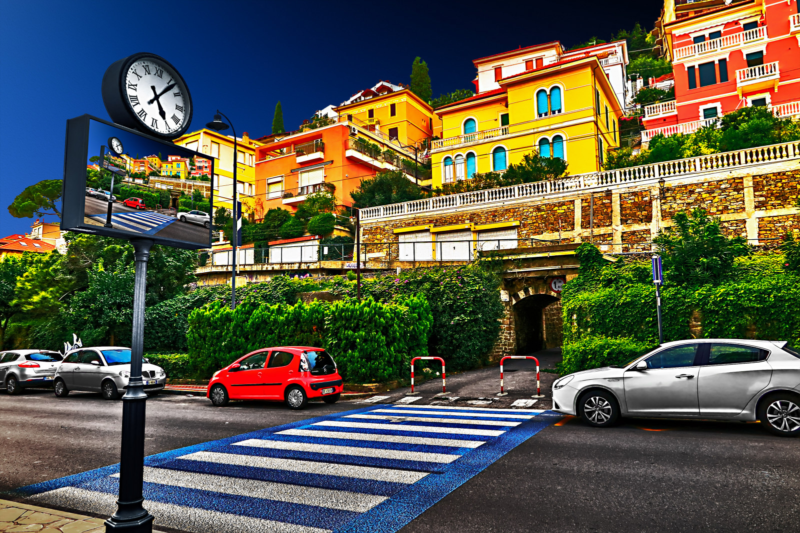 auto, mezník, město, urban area, město, Metropolitní oblast, ulice, sousedství, luxusní vůz, automobilového designu, silnice, nebe, smíšené využití, vozidlo, centrum, obytný prostor, strom, rostlina, metropole, rodinný vůz, kompaktní vůz, městské auto, střední velikost auta, taxi, provoz, parkoviště, Dům, budova