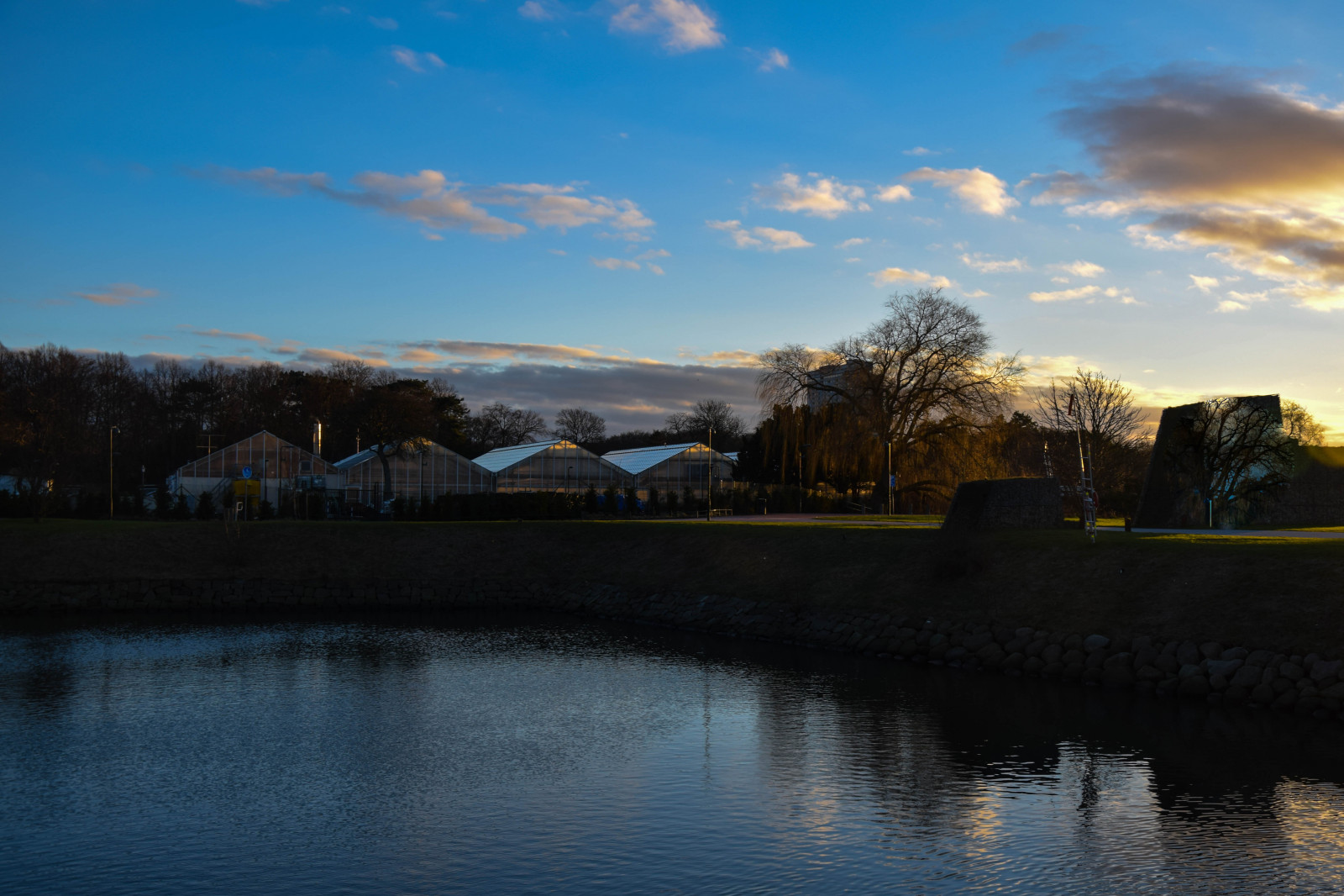 luce del sole, paesaggio, tramonto, mare, lago, acqua, natura, riflessione, cielo, parco, nuvole, Alba, sera, mattina, fiume, Svezia, crepuscolo, Sverige, nube, albero, autunno, fiore, alba, all'aperto, vista della città, sk nel n, SE, Kungsparken, spegling, himmel, Euorpe, moln, Malmo, Slottsparken, URBANNATURE, slottstr dg rden, serbatoio, corpo d'acqua