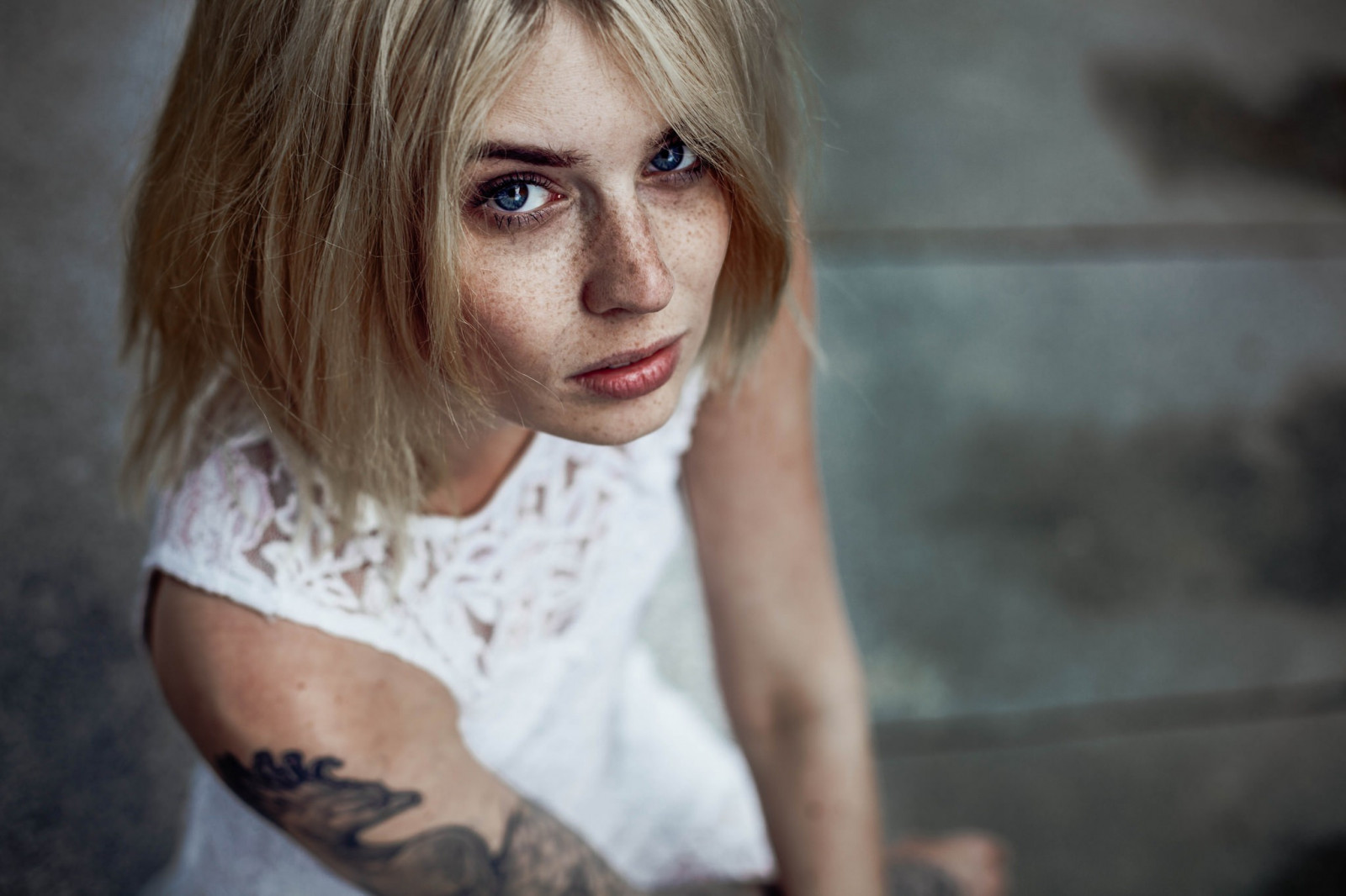 ใบหน้า, ผู้หญิง, โมเดล, แนวตั้ง, สีบลอนด์, ดวงตาสีฟ้า, กำลังมองหาผู้ชม, การถ่ายภาพ, สัก, กระ, แฟชั่น, ผม, Scarlett Simoneit, อารมณ์, คน, ผิวหนัง, หัว, เด็ก, หญิงสาว, ความงาม, ยิ้ม, ตา, ผู้หญิง, ผู้หญิง, รูปถ่าย, สีบลอนด์, ทรงผม, การถ่ายภาพบุคคล, การถ่ายภาพ, ศิลปะ, การแสดงออกทางสีหน้า