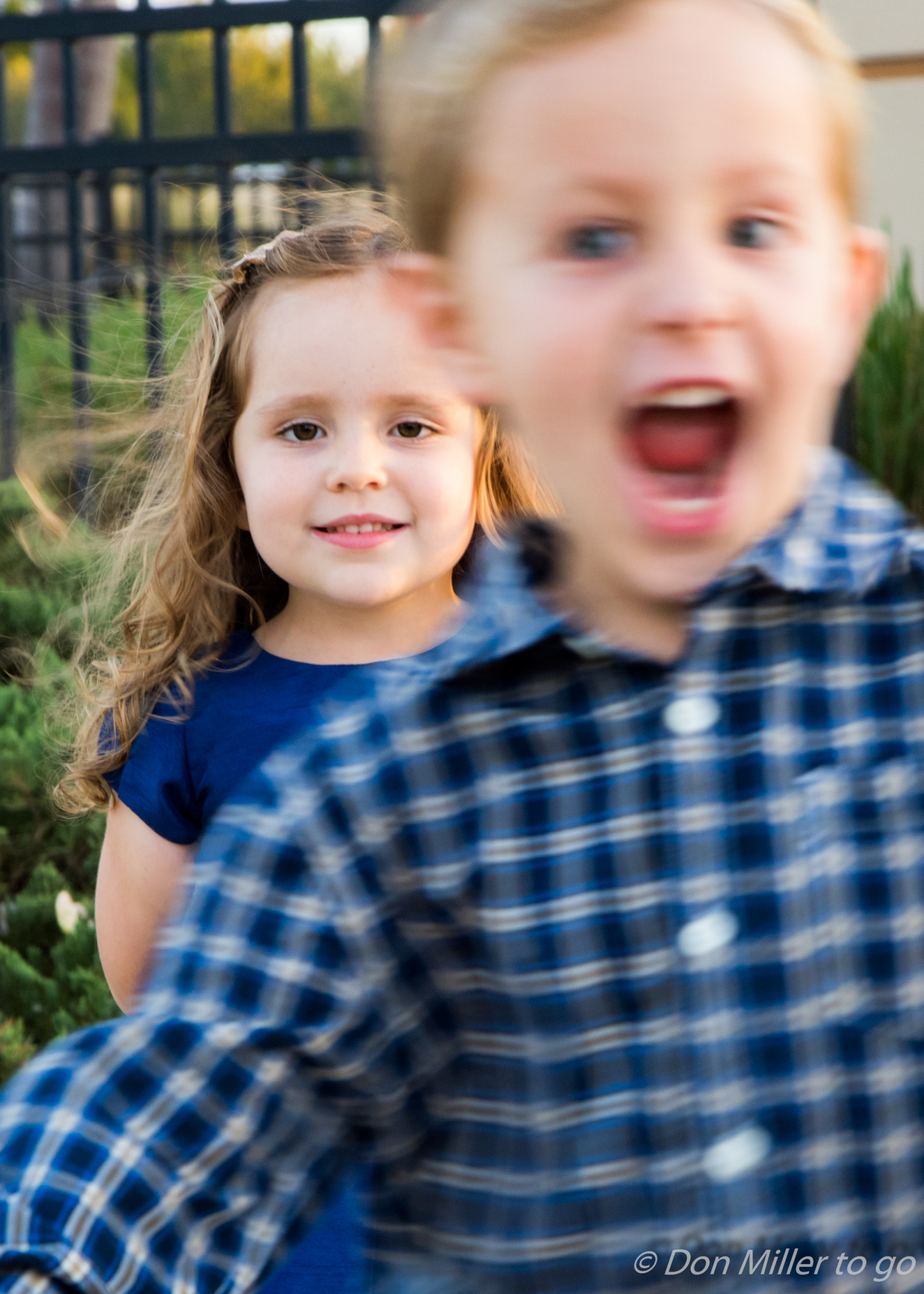 persone, ritratto, all'aperto, Persona, famiglia, giocare, bambino, bambini, fotografia di ritratto, bambino piccolo, fratello