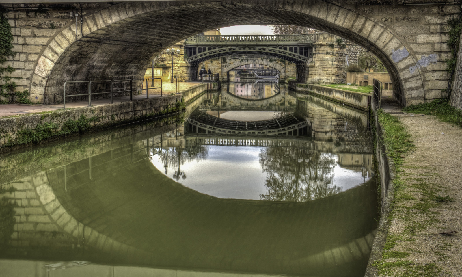 vand, afspejling, græs, symmetri, HDR, tunnel, kanal, plante, vandløb, Aude, vandveje, ponts, Narbonne, Languedoc-Roussillon, larobine