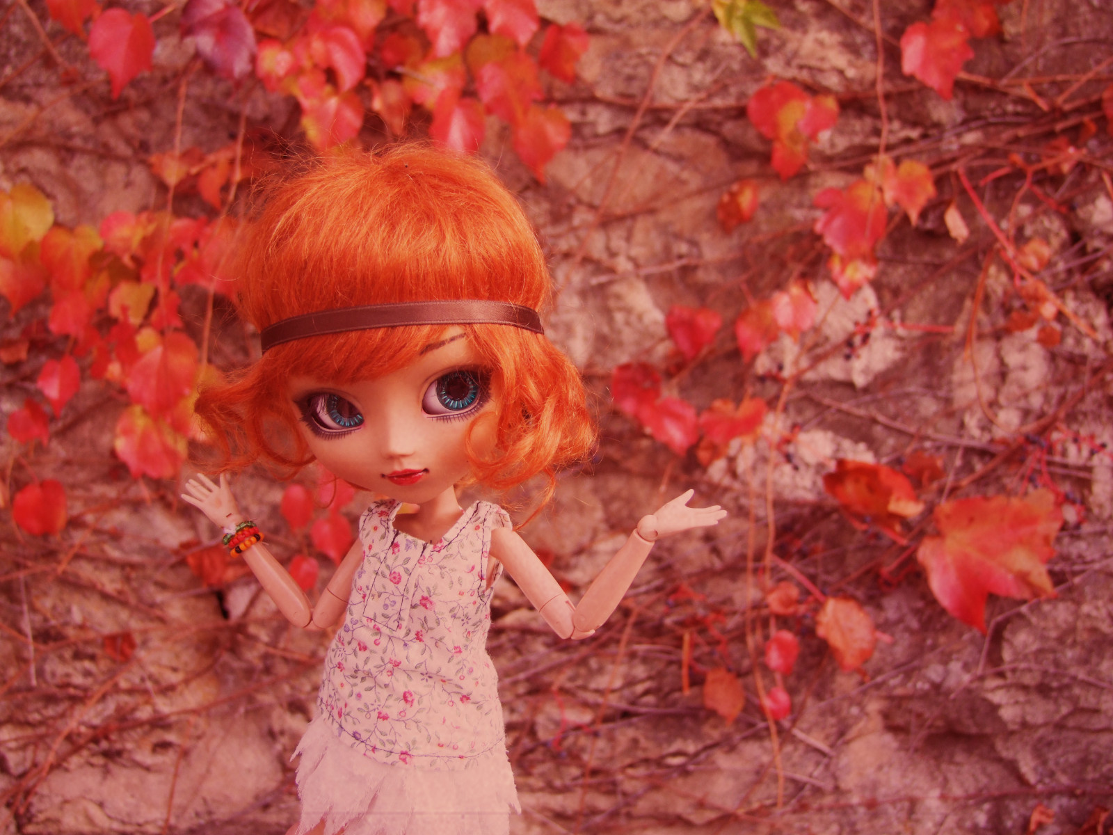 Wallpaper : face, white, monochrome, redhead, portrait, eyes, flowers