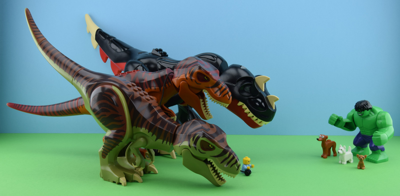 LEGO, Legographie, Minifiguren, Minifigure, Minifig, Minifigurin, Minifigs, Hulk, Baby, 7298, 5886, 5887, Super, Helden, Hund, Hunde, Chihuahua, Weiß, Santas, wenig, Helfer, Dinosaurier, Attacke, 2010, Wunder, Dino, Dinosaurier, Mutant, Haustiere