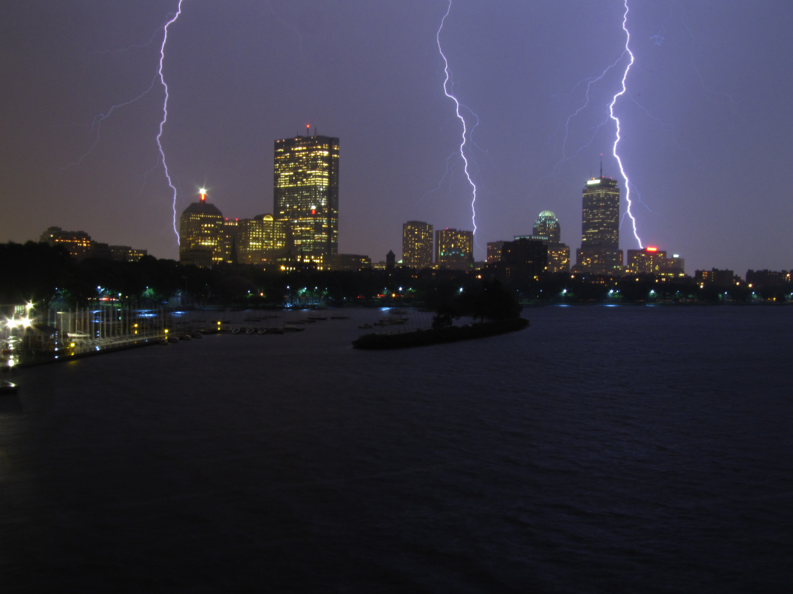město, Blesk, panoráma, noc, panoráma města, nebe, atmosféra, hrom, metropole, jev, během dne, večer, centrum, Metropolitní oblast, řeka, bouřka, mrakodrap, elektřina