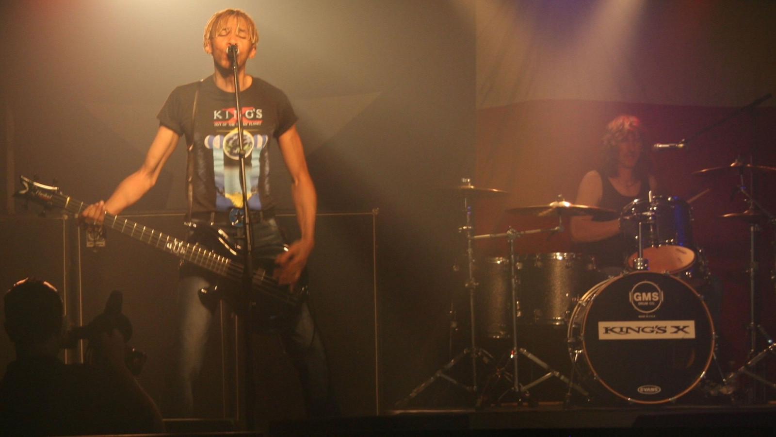 Wallpaper kings x, scene, guitar, drum, light 1920x1080 wallpaperUp