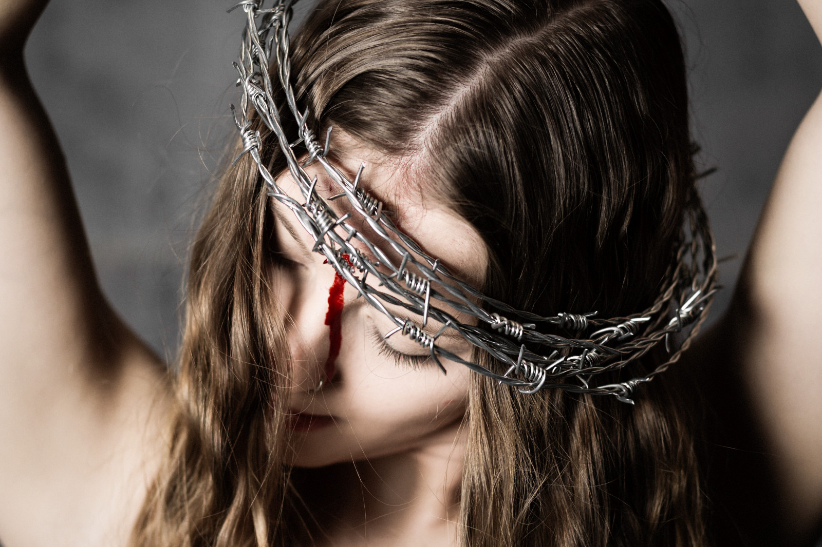 Jesus Kristus, jesus, dornenkrone, torne, h nde, hænder, gesicht, ansigt, portræt, religion, religi s, religiøs, model, kvinde, smerte, Schmerz, schmerzen, morbide, morbid, rædsel, skræmmende, unheimlich, mørk, duster, Dunkel, hår, haar, langeshaar, langt hår, Canon, eos, 60d, alienskinexposure, nikcollection, nik, makabre, makaber, krone, krone, skydning