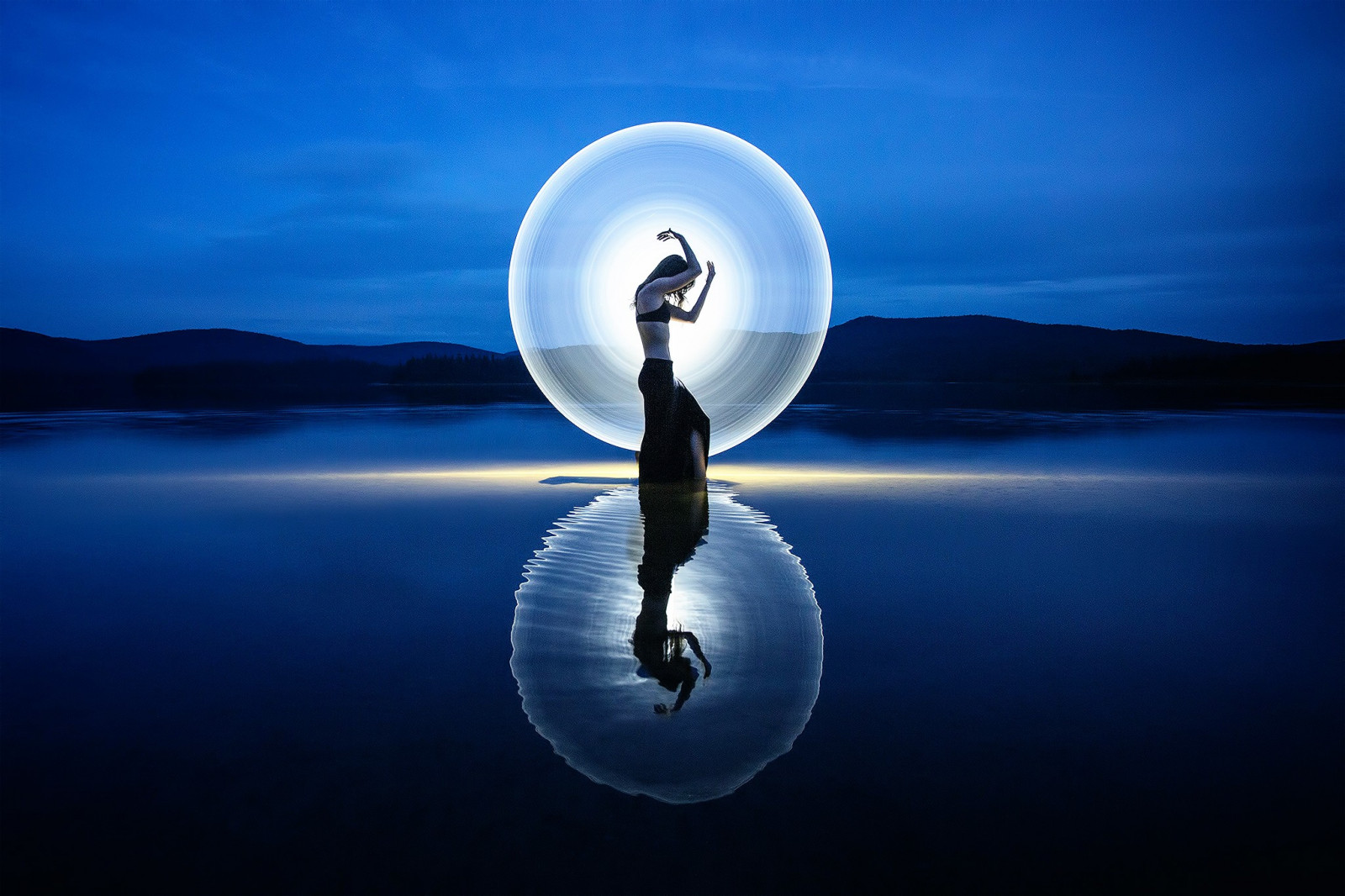 Digital kunst, Kvinder, Fantasy kunst, hav, vand, afspejling, blå, måneskin, cirkel, lys, Sky, bølge, mørke, nummer, skærmbillede, computer tapet, atmosfære af jord, organ