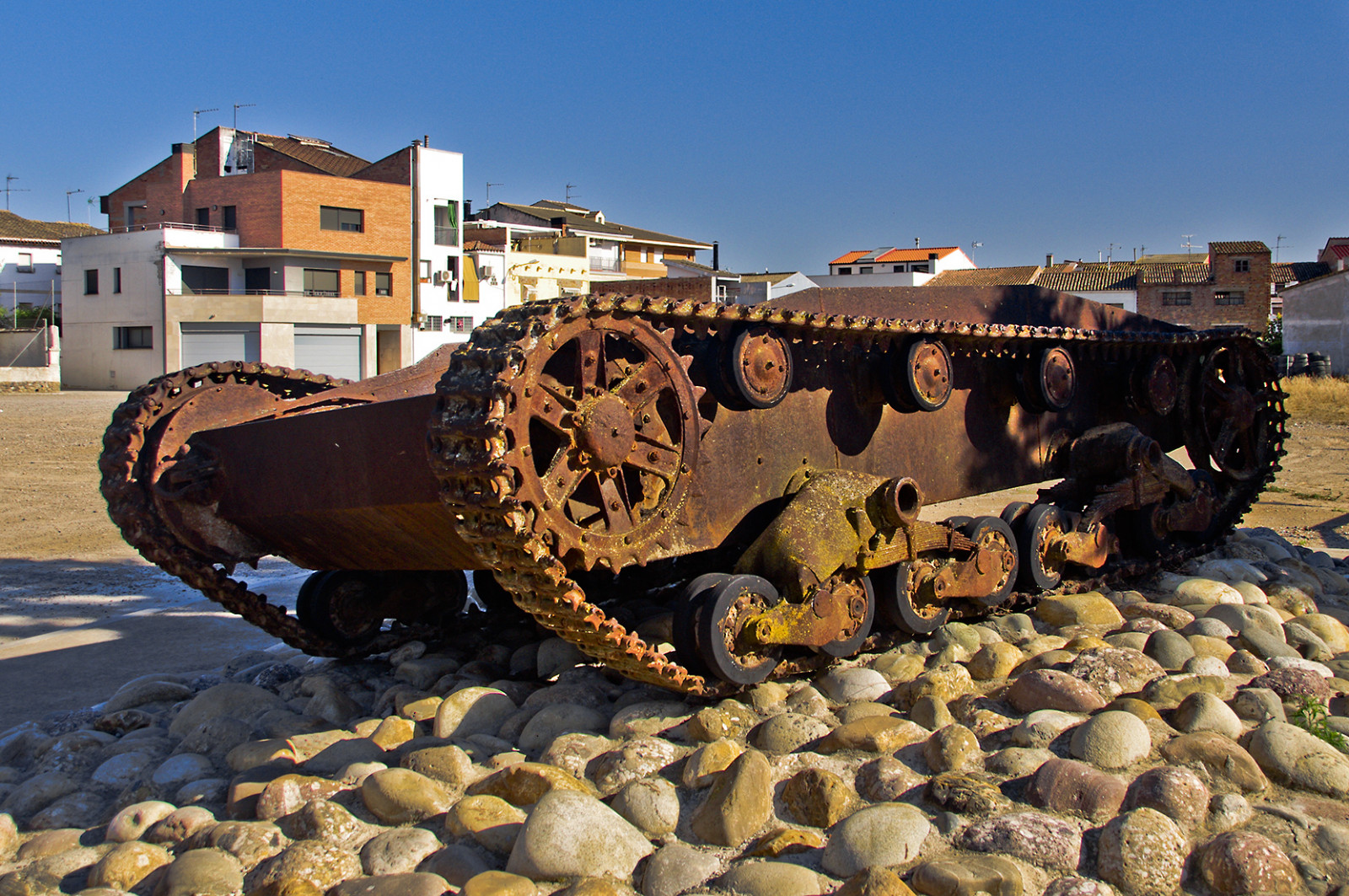 Skála, písek, vozidlo, válka, nádrž, dějiny, rez, válečný, Bojiště, boj, památník, pamětní, Katalánsko, Catalunya, 1938, rezavý, katalonien, guerre, sovětský, spálit, historia, přední, republika, frente, občanská válka, guerra, Catalogna, Cataluna, Catalogne, obrněný vůz, militar, Krieg, republikán, Segri, Tanque, Guerracivil, Tanc, Sovětský, T26, Carrodecombate, Vilanovadelabarca, Bez věže, Frontdelsegre, Batalladelsegre, Capdepont