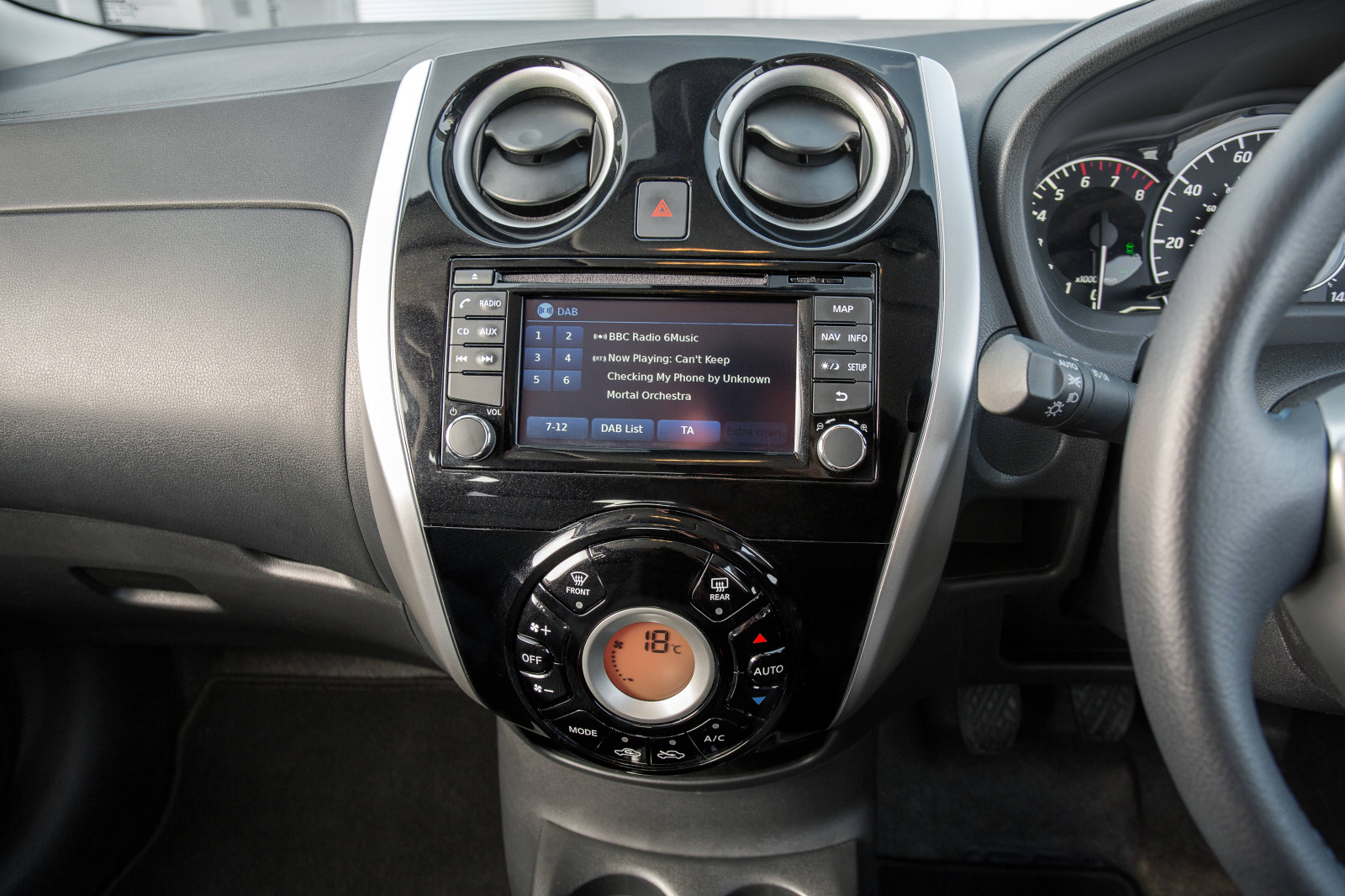 auto, veicolo, Nissan, netcarshow, netcar, immagini di auto, auto foto, 2016, Nota versione UK, veicoli terrestri, esterno automobilistico, marca di automobile, auto compatta, crossover SUV, city ​​car, Sport Utility Vehicle, macchina di utilitaria, Compact SUV, hatchback, Utility Vehicle Sport MINI