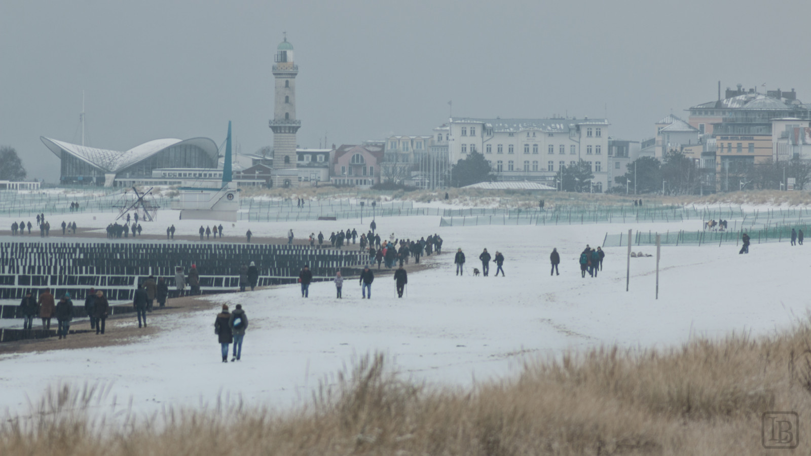 persone, mare, città, puntellare, sabbia, cielo, la neve, inverno, spiaggia, Turismo, ghiaccio, costa, faro, molo, Congelamento, zoom, oceano, de, filo, passerella, deutschland, rostock, Meclemburgo-Pomerania Anteriore, Tele, 300 millimetri, menschen, schnee, Ostsee, leuchtturm, meer, mare Baltico, Vorpommern, Mecklenburg, k ste, Leuchtfeuer, Teepott, Warnemunde
