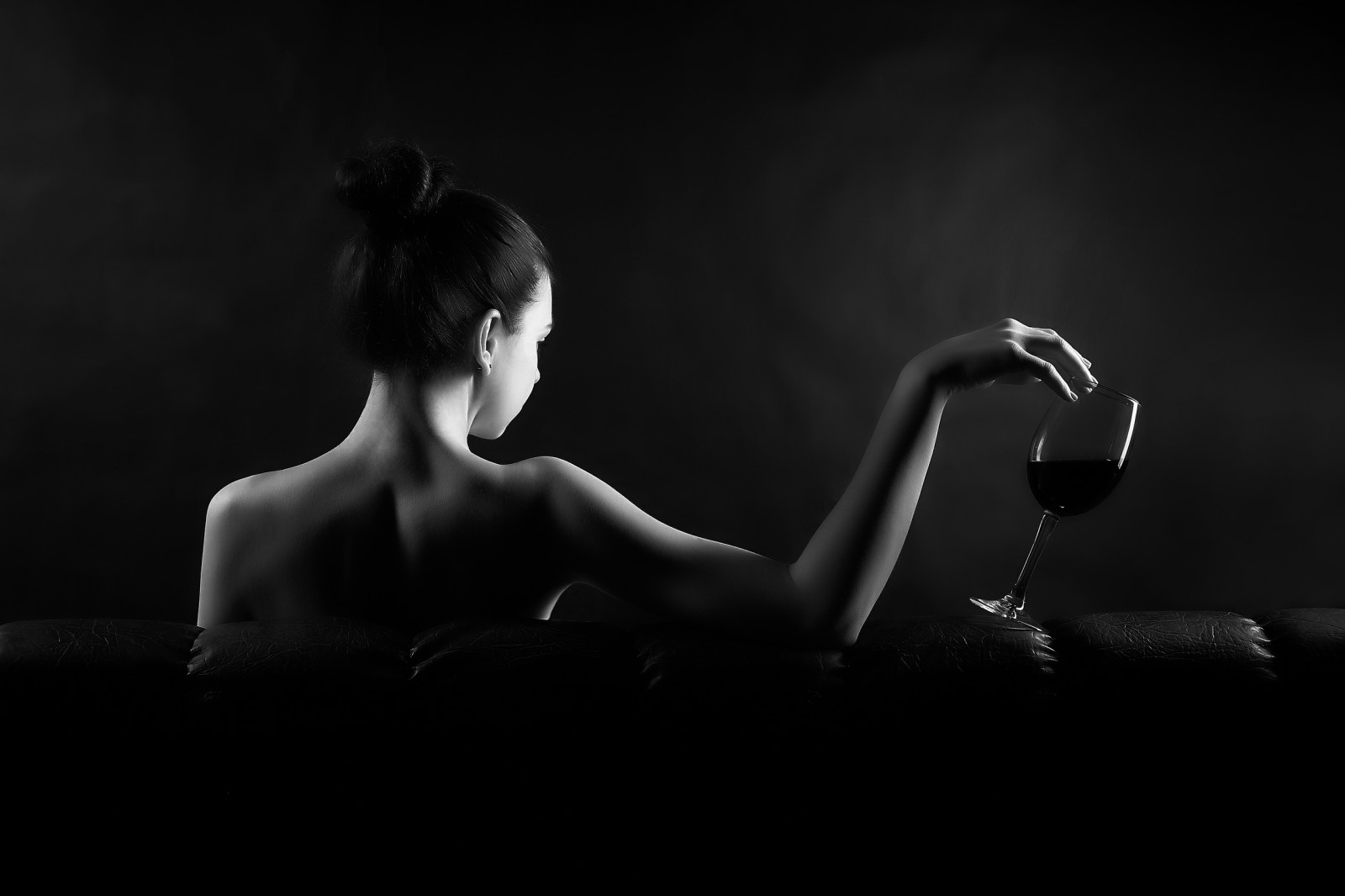 dark, monochrome, bare shoulders, drinking glass, women, model