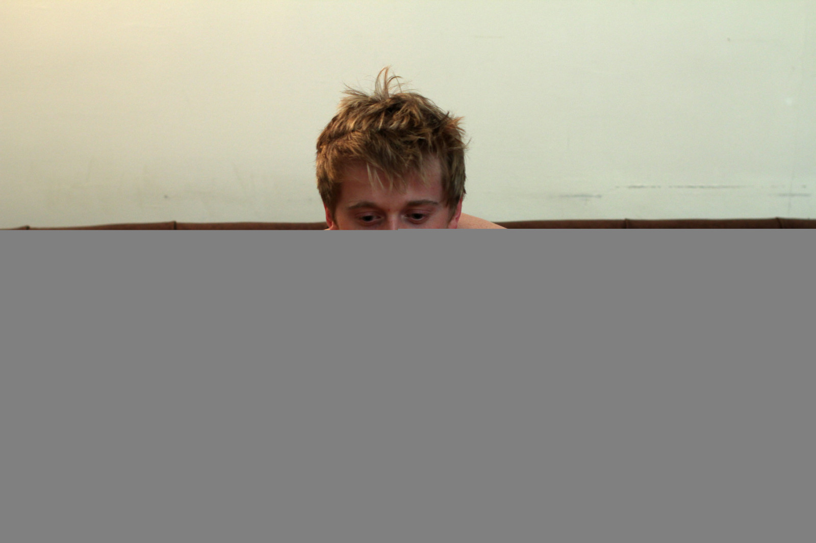 portrét, muž, nahý, kůže, gauč, sedět, blondýnka