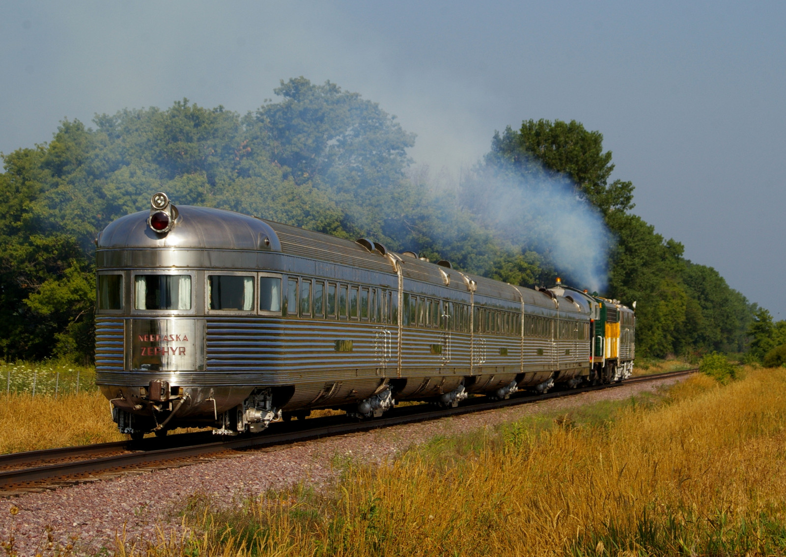 nebe, vozidlo, kouř, vlak, Nebraska, doprava, lokomotiva, E5, strom, nahoru, rostlina, Vánek, dráha, cp, Rockford, svaz, Burlington, venkov, veřejná doprava, železniční doprava, kolejová vozidla, osobní automobil, železniční vůz, Trainfest